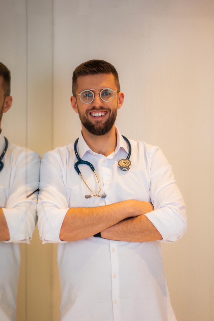 Porträt von Dr. med. Patrick Bantsich, Mediziner mit Fokus auf Prävention & Longevity