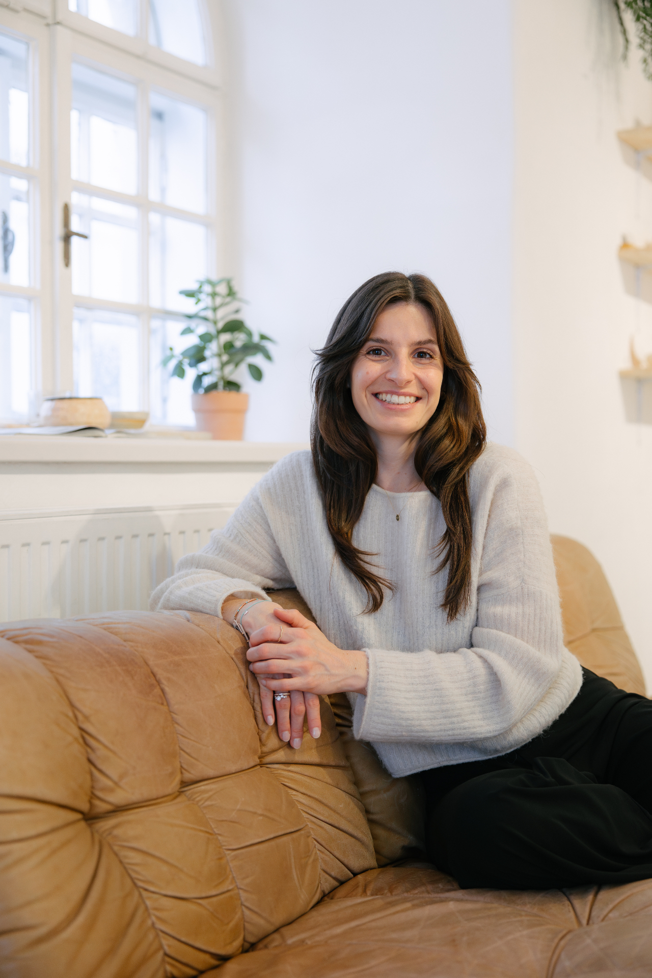 Porträt von Jana Sczesny, Pilates-Trainerin und Gründerin von femmewell